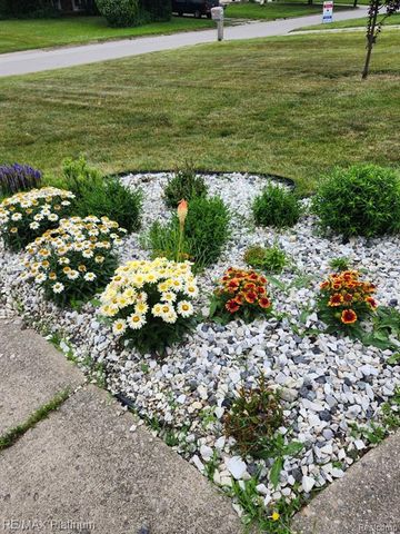 1329 Rollins Street, Grand Blanc, MI 48439