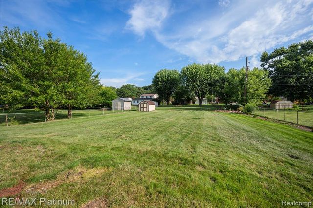 1329 Rollins Street, Grand Blanc, MI 48439