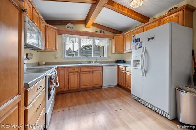 1329 Rollins Street, Grand Blanc, MI 48439