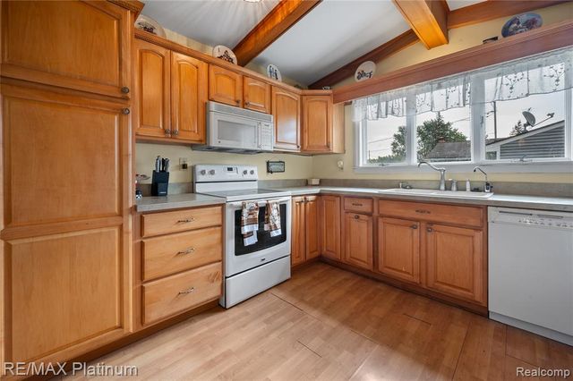 1329 Rollins Street, Grand Blanc, MI 48439