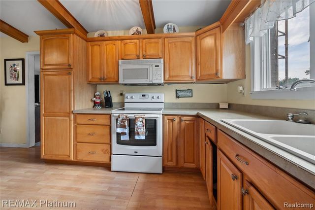 1329 Rollins Street, Grand Blanc, MI 48439