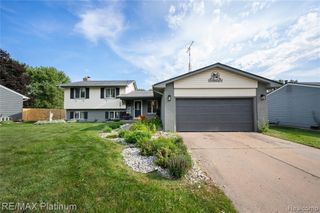 1329 Rollins Street, Grand Blanc, MI 48439