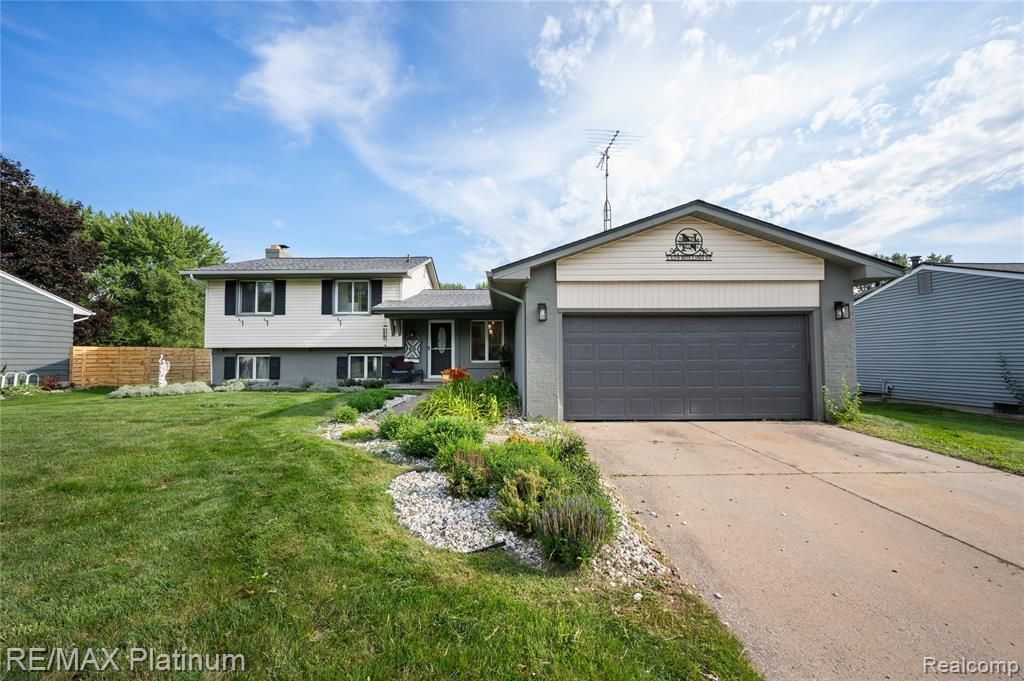 1329 Rollins Street, Grand Blanc, MI 48439