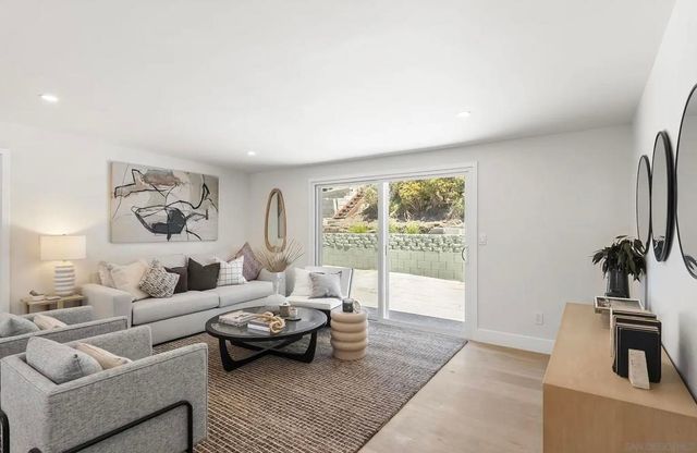 477 Meadowbrook, San Diego, CA 92114