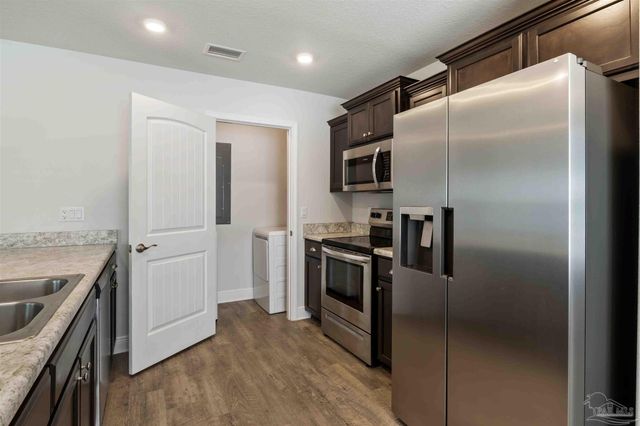 6263 Cardinal Cove Ln, Pensacola, FL 32504