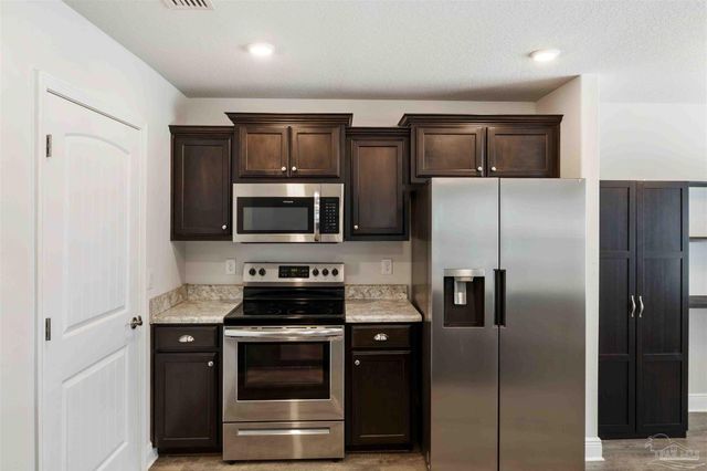 6263 Cardinal Cove Ln, Pensacola, FL 32504