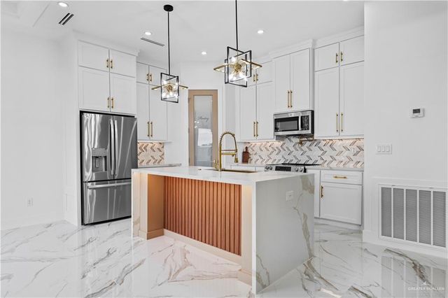 2405 N Gaytan Avenue, Edinburg, TX 78542