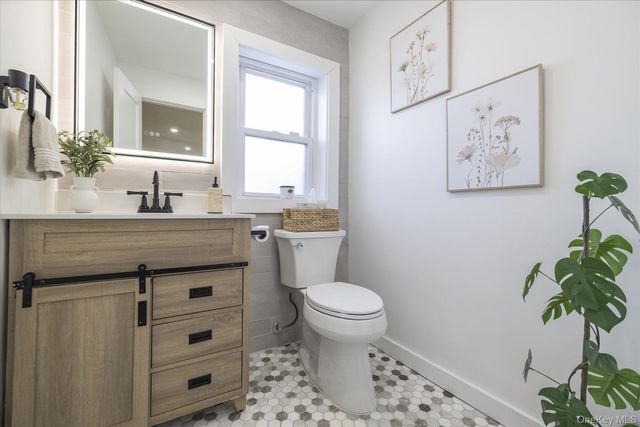 2125 North Drive, Seaford, NY 11783