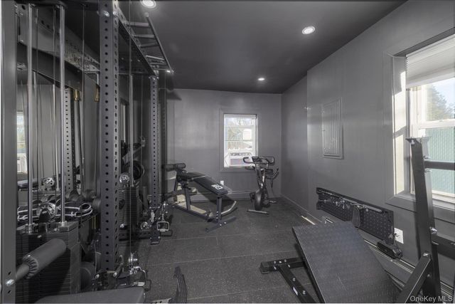 2125 North Drive, Seaford, NY 11783