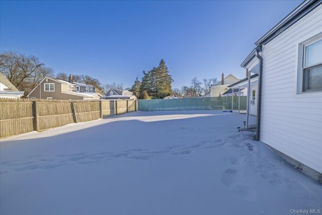 2125 North Drive, Seaford, NY 11783