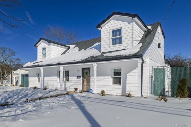 2125 North Drive, Seaford, NY 11783