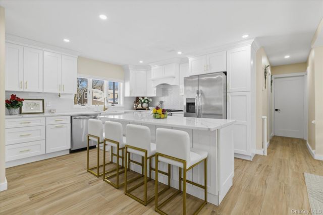 2125 North Drive, Seaford, NY 11783