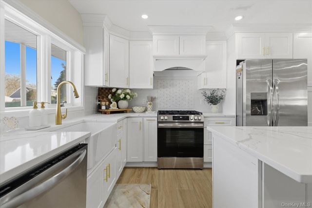 2125 North Drive, Seaford, NY 11783