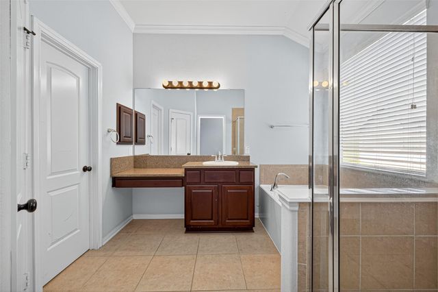 137 Cheswood Manor, The Woodlands, TX 77382