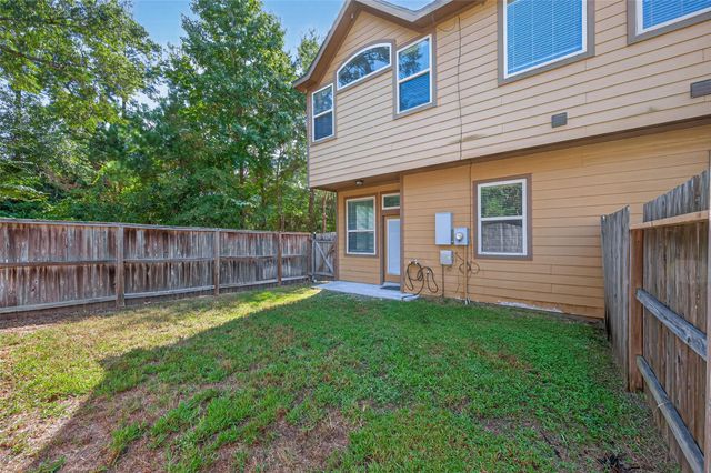 137 Cheswood Manor, The Woodlands, TX 77382