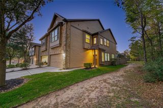 137 Cheswood Manor, The Woodlands, TX 77382