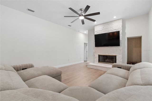18811 VICTOR MANUEL DRIVE, Lutz, FL 33548