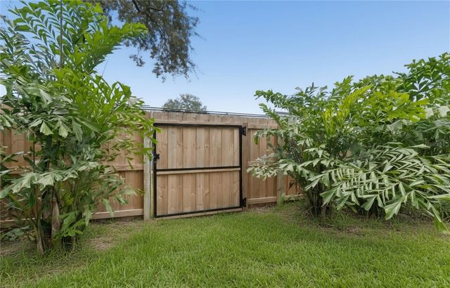 18811 VICTOR MANUEL DRIVE, Lutz, FL 33548