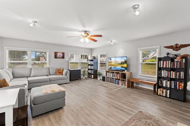 106 Circuit Ave, Wareham, MA 02571