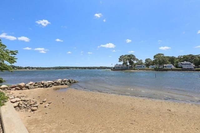 106 Circuit Ave, Wareham, MA 02571