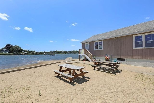 106 Circuit Ave, Wareham, MA 02571