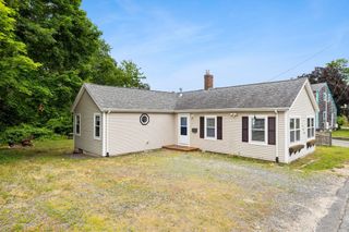 106 Circuit Ave, Wareham, MA 02571