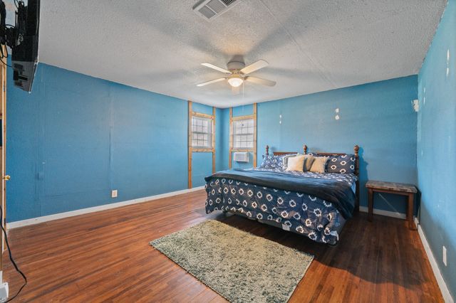 2204 Daniels Drive, Joshua, TX 76058