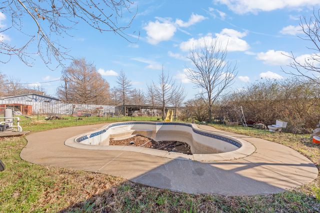 2204 Daniels Drive, Joshua, TX 76058