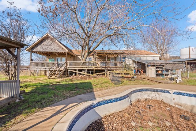 2204 Daniels Drive, Joshua, TX 76058