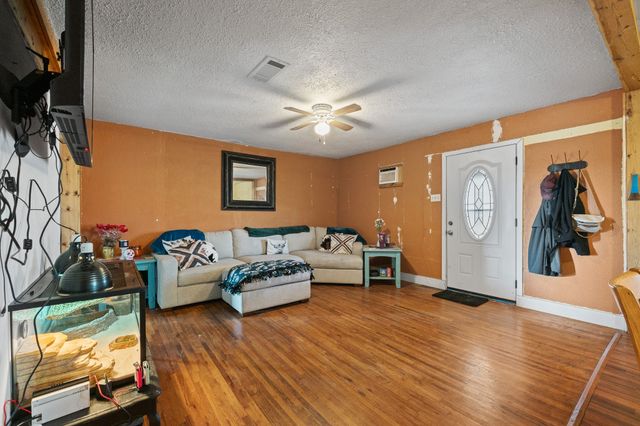 2204 Daniels Drive, Joshua, TX 76058