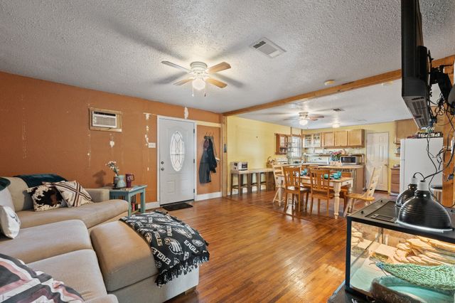 2204 Daniels Drive, Joshua, TX 76058