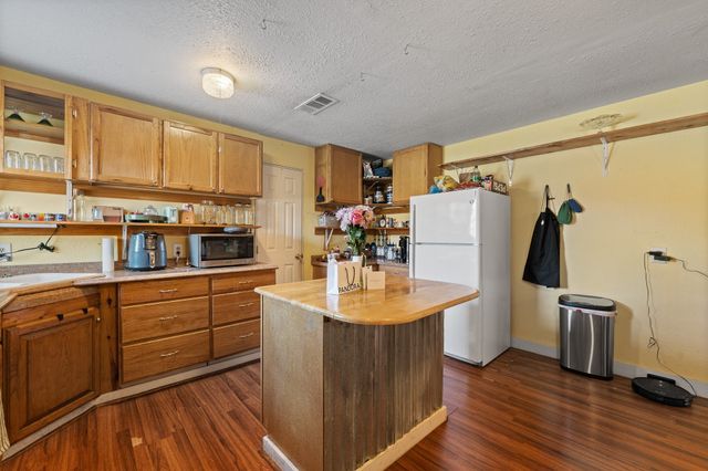 2204 Daniels Drive, Joshua, TX 76058