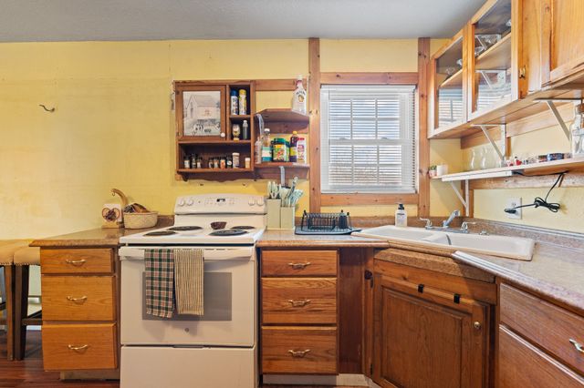 2204 Daniels Drive, Joshua, TX 76058