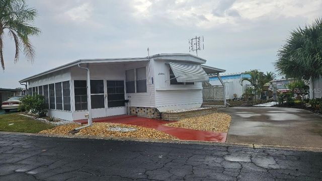 8300 SEMINOLE BOULEVARD 444, Seminole, FL 33772