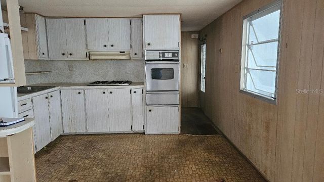 8300 SEMINOLE BOULEVARD 444, Seminole, FL 33772