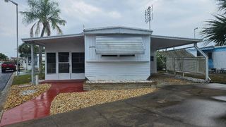 8300 SEMINOLE BOULEVARD 444, Seminole, FL 33772