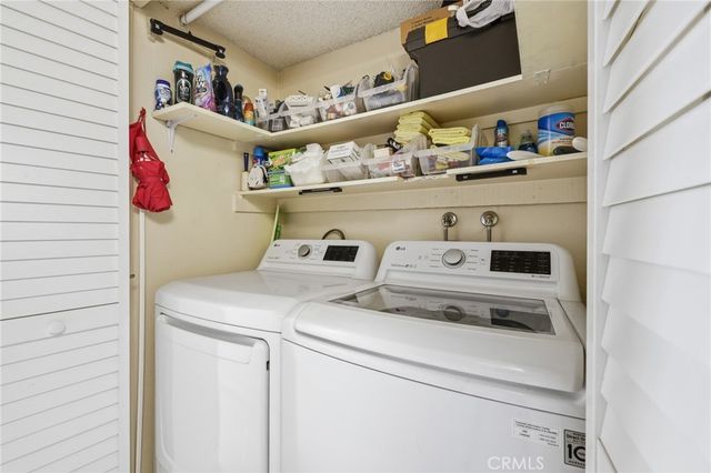 18408 Hatteras Street 14, Tarzana, CA 91356