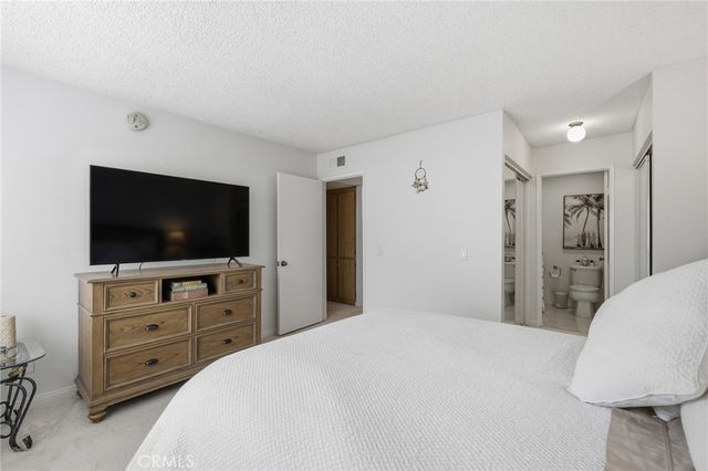 18408 Hatteras Street 14, Tarzana, CA 91356