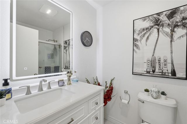 18408 Hatteras Street 14, Tarzana, CA 91356