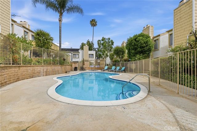 18408 Hatteras Street 14, Tarzana, CA 91356