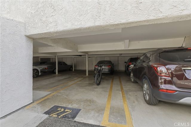 18408 Hatteras Street 14, Tarzana, CA 91356