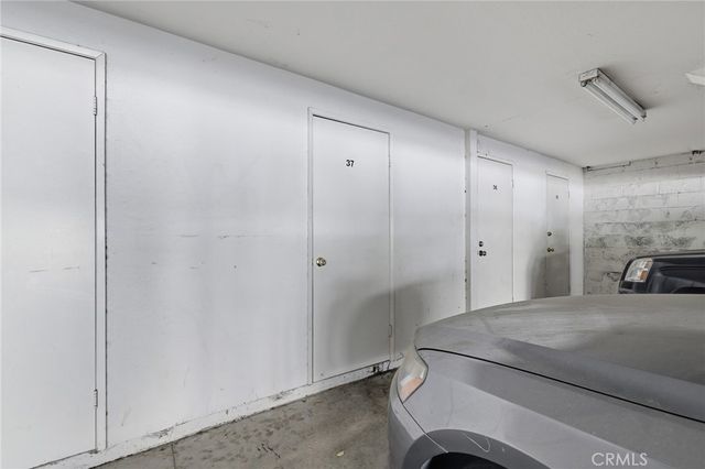 18408 Hatteras Street 14, Tarzana, CA 91356