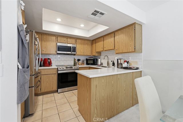 18408 Hatteras Street 14, Tarzana, CA 91356