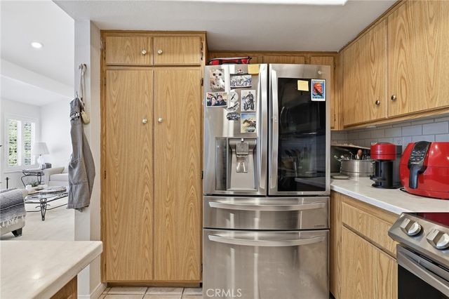 18408 Hatteras Street 14, Tarzana, CA 91356