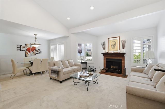 18408 Hatteras Street 14, Tarzana, CA 91356