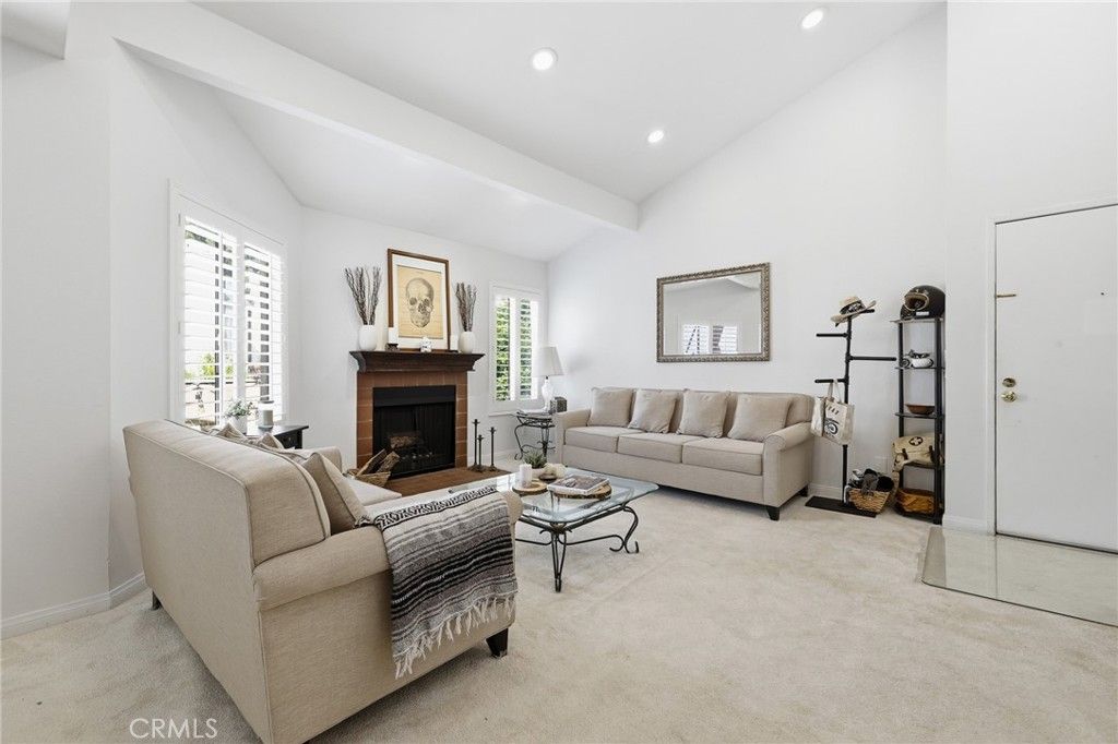 18408 Hatteras Street 14, Tarzana, CA 91356