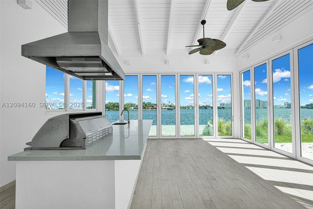 205 N Hibiscus Dr, Miami Beach, FL 33139