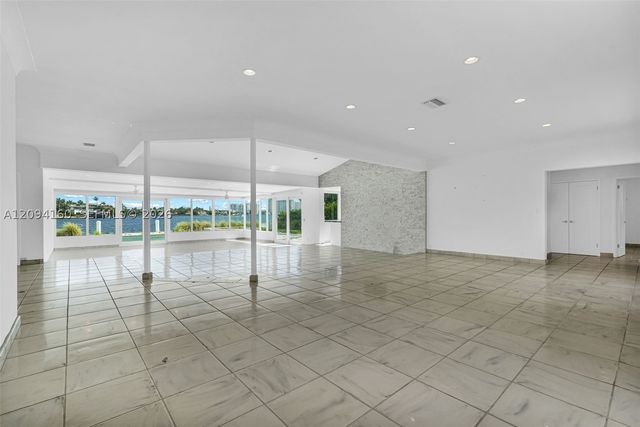 205 N Hibiscus Dr, Miami Beach, FL 33139