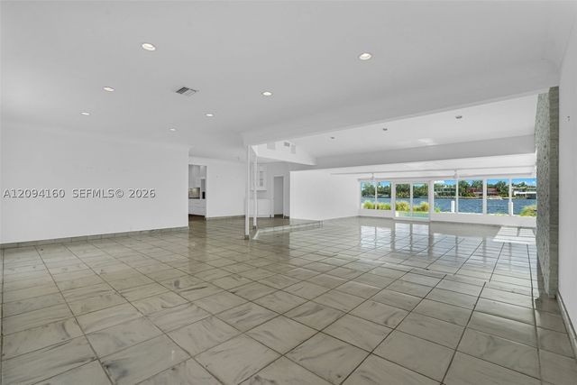 205 N Hibiscus Dr, Miami Beach, FL 33139