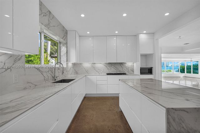 205 N Hibiscus Dr, Miami Beach, FL 33139